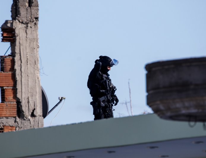 Ασπρόπυργος: Έφοδος της Αστυνομίας σε οικισμό