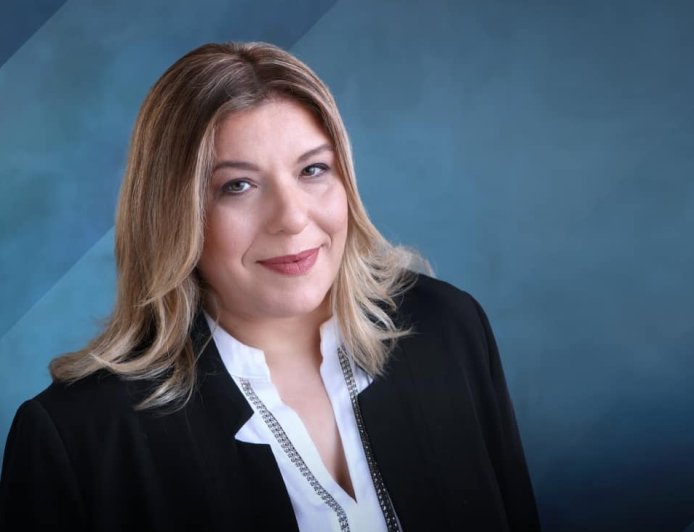 Συρεγγέλα – Κωνσταντοπούλου: «Στη ζωή μου έχω σκίσει πολλά καλσόν»