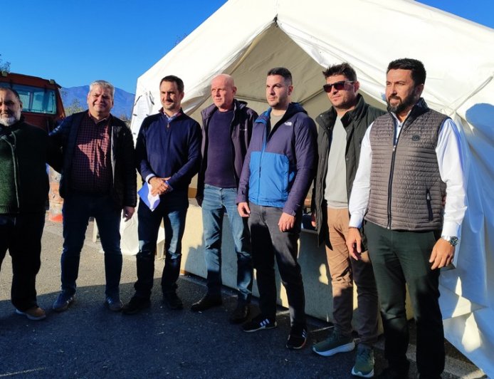 Στα μπλόκα της Θράκης ο Αλέξης Χαρίτσης – Αποχώρησαν οι Αγρότες από το μπλόκο της Ξάνθης στην Εγνατία και μετακινήθηκαν στο τελωνείο Ξάνθης