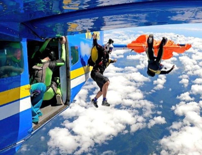 Αυστραλία: Αλεξίπτωτο πιάστηκε στην ουρά αεροπλάνου, κρεμόταν στον αέρα ο skydiver