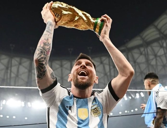 Άγαλμα Μέσι στην Ινδία: Η Καλκούτα υποκλίθηκε στον «Pulga»