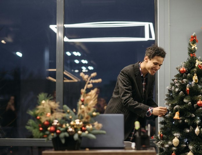 Μη καταβολή Δώρου Χριστουγέννων νομοθεσία: Στο αυτόφωρο όσοι δεν το “βάλουν”