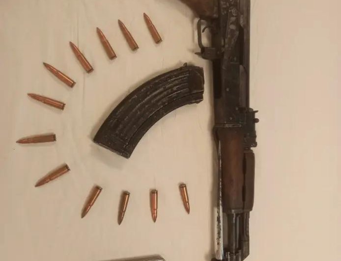 Μυστήριο με 20χρονο που έφερε στις αποσκευές του με πούλμαν του ΚΤΕΛ καλάσνικοφ με σφαίρες