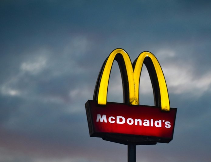 Χριστουγεννιάτικες διαφημίσεις 2025: «Τα Χριστούγεννα, η χειρότερη εποχή του χρόνου»