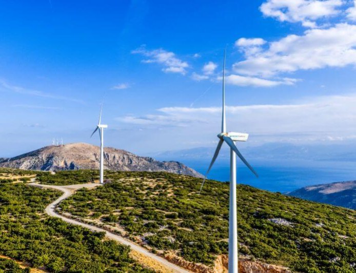 Ενίσχυση δήμων από τις ΑΠΕ: 41,2 εκατ. ευρώ σε νοικοκυριά και τοπικές κοινωνίες