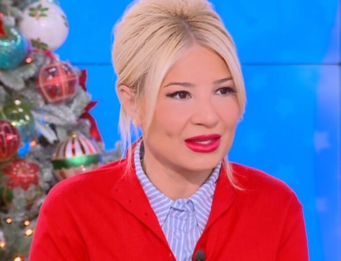 Φαίη Σκορδά για γνωστό τραγουδιστή: «Εμείς επιλέγουμε να περιμένουμε να γίνει πρώτα η καταγγελία»