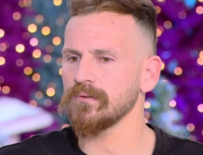 Λύγισε ο Δημήτρης Ζήκος, νικητής της «Φάρμας» για την απώλεια του πατέρα του: «Λέω μάλλον δεν λιποθύμησε… απλά δεν μου το λένε»