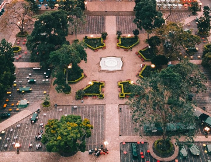 Viral: Η αντίδραση τουρίστα όταν πήγαν να ληστέψουν την κοπέλα του στις διακοπές τους