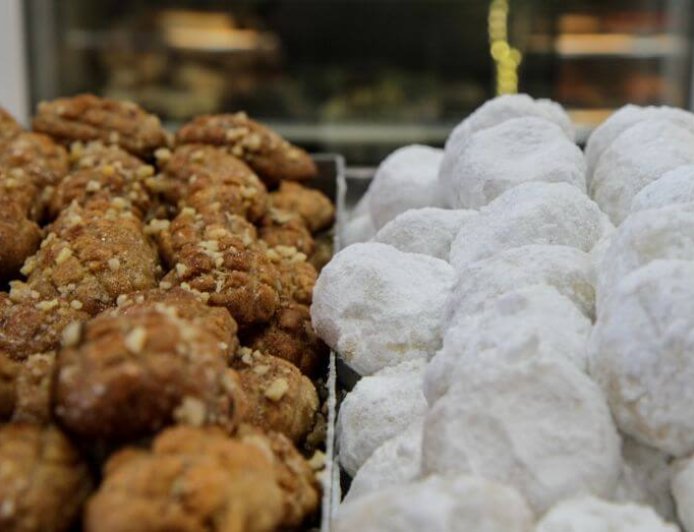 Χριστουγεννιάτικα γλυκά: Πόσο κοστίζουν φέτος τα μελομακάρονα και οι κουραμπιέδες