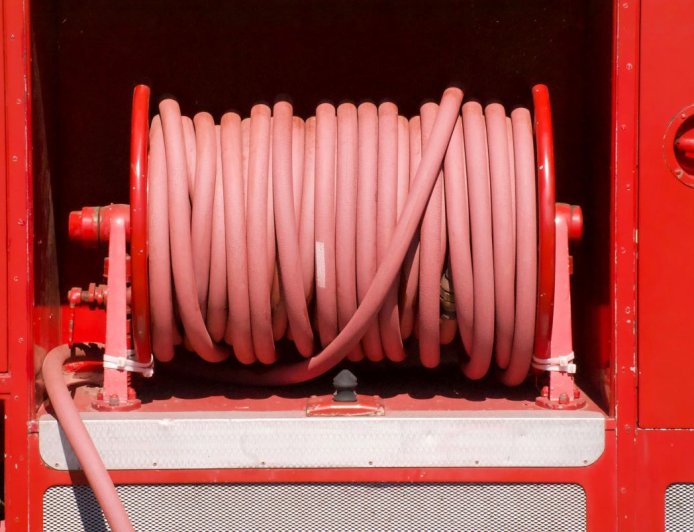 Παράτησαν κουτάβια δίπλα από αυλάκι στο Μεσολόγγι: Τα έσωσε η Πυροσβεστική