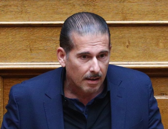 Καραναστάσης αλκοόλ: «Από αύριο μόνο φραπέ»