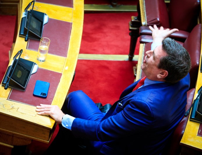 Νομοσχέδιο για Ένοπλες Δυνάμεις: Άγριο επεισόδιο Καιρίδη – Δαβάκη στη Βουλή