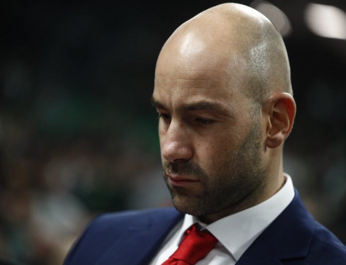 Σπανούλης δημοσιογράφοι: Μόνος του στη συνέντευξη Τύπου της Μονακο – «Καλησπέρα στον κανέναν»