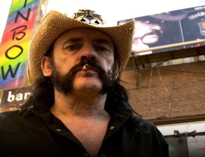 Lemmy Kilmister: Ο άνθρωπος που γεννήθηκε και πέθανε μέσα στα Χριστούγεννα έφτασε τα ντεσιμπέλ της ζωής στο τέρμα