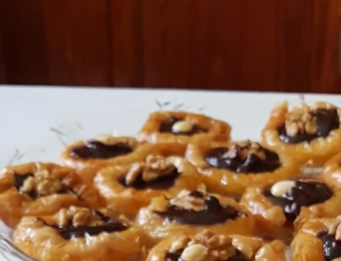 Σιροπιασμένες και τραγανές φωλίτσες γεμάτες σοκολάτα!!!