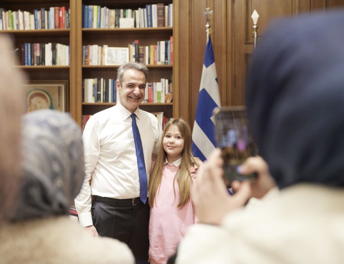 Μητσοτάκης Μαξίμου: Ο πρωθυπουργός υποδέχθηκε μαθητές του μειονοτικού δημοτικού σχολείου Πάχνης Ξάνθης