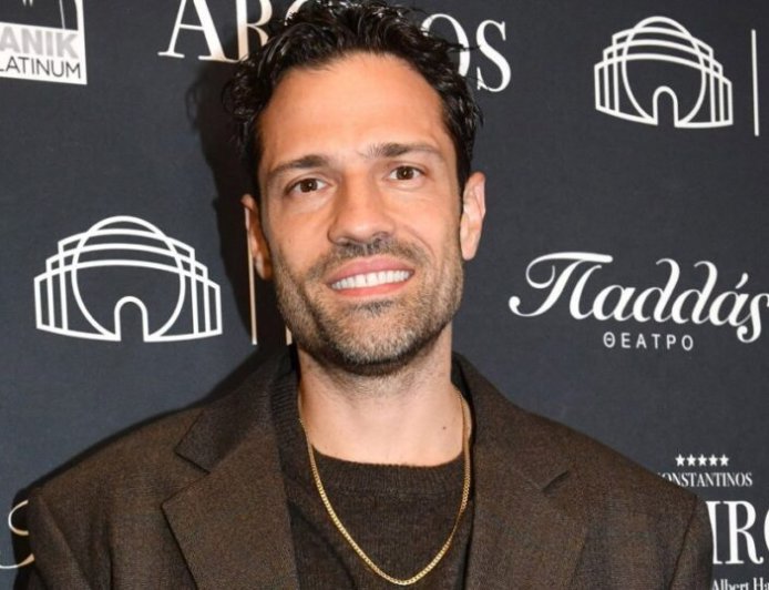 Ο Κωνσταντίνος Αργυρός αποκάλυψε το παρασκήνιο της ατάκας «Μάνα, ο γιος σου χορεύει ζεϊμπέκικο στο Royal Ambert Hall»