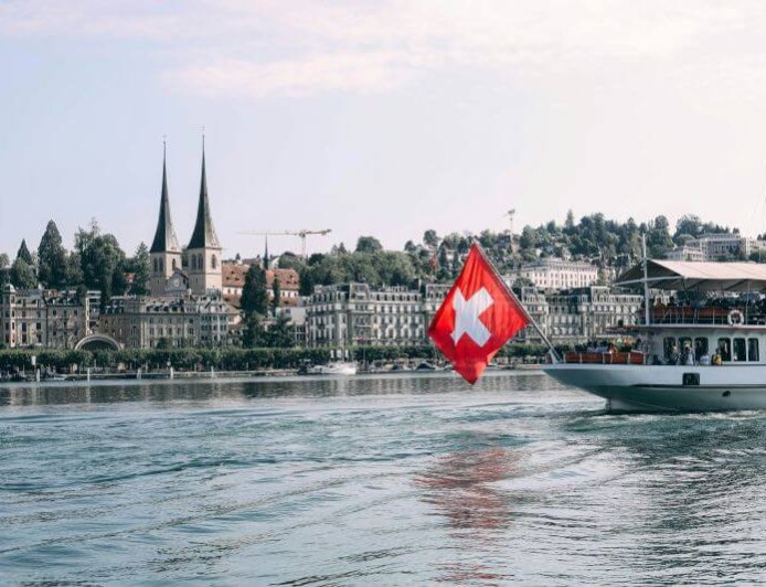 Ελβετία Ένοπλες Δυνάμεις: Προειδοποίηση για αδυναμία άμυνας και αυταπάτες ουδετερότητας