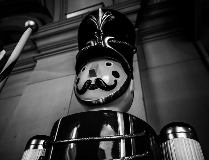 Εορταστικό ωράριο Πρωτοχρονιά 2025: Πώς θα λειτουργήσουν καταστήματα και σούπερ μάρκετ