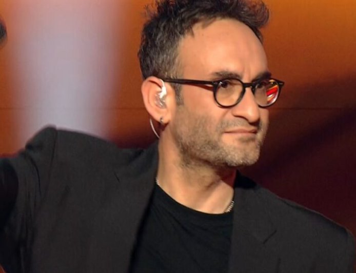 The Voice: Νικητής ο Κωνσταντίνος Κομοδρόμος από την ομάδα της Έλενας Παπαρίζου