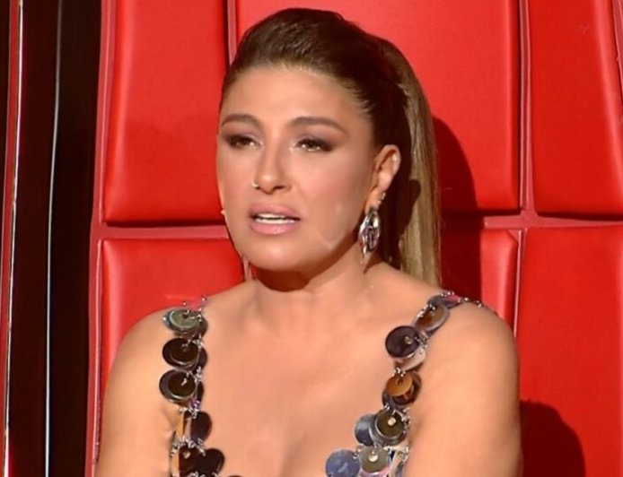 Συγκινεί η Έλενα Παπαρίζου στον τελικό του The Voice: «Χιλιαπλά πλουσιότερη από αγάπη»