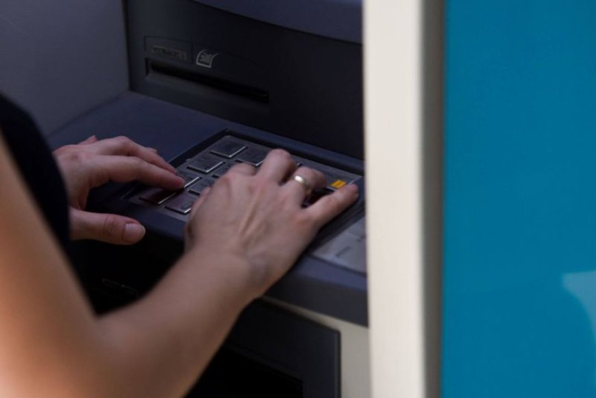 Δώρο Χριστουγέννων 2025 ΔΥΠΑ: Ποιοι δεν θα το λάβουν