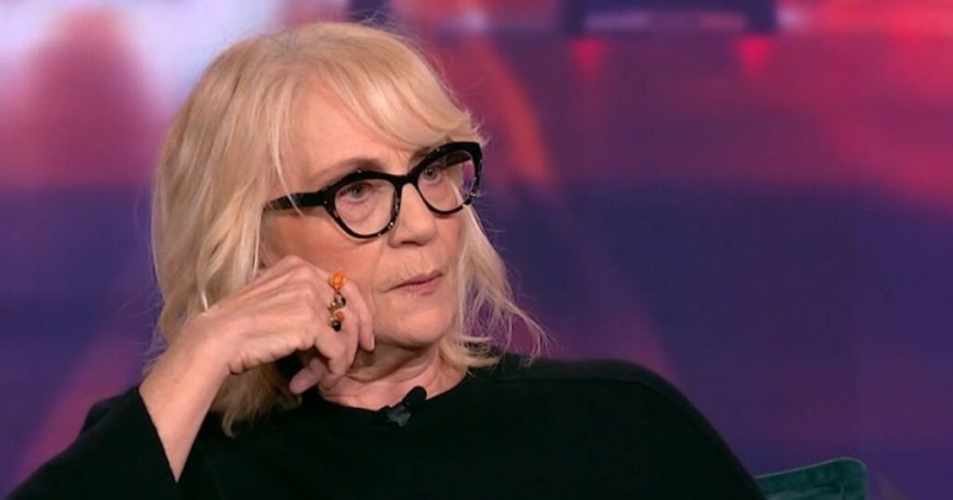 Θέμις Μπαζάκα: «Είναι δεδομένο ότι εγώ θα παίζω τη γιαγιά και ο άντρας στην ίδια ηλικία θα είναι ο εραστής»