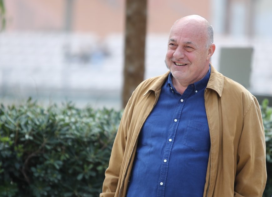 Μπέος άναμμα δέντρου: Τα «γαλλικά» του προκάλεσαν αμηχανία στην Ανδρομάχη και τον Σωτήρη Πολύζο