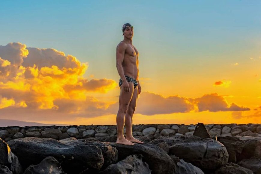 Ρεκόρ Γκίνες κολύμβηση: Ο Μάικλ Μορό περιέπλευσε τα υδάτινα όρια της Νέα Υόρκης με χειροπέδες