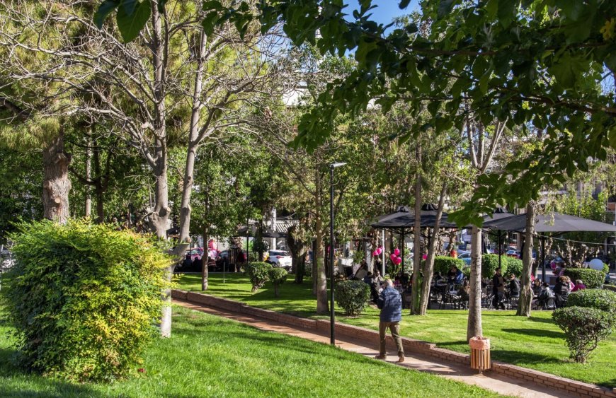 Ανάπλαση πλατειών στη Νίκαια: Εγκαίνια της πλατείας Δημοκρατίας στον Δήμο Νίκαιας-Αγ.Ι.Ρέντη