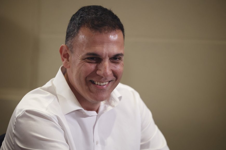 Καραμέρος για Τσίπρα: «Αρχηγού παρόντος πάσα αρχή παυσάτω»