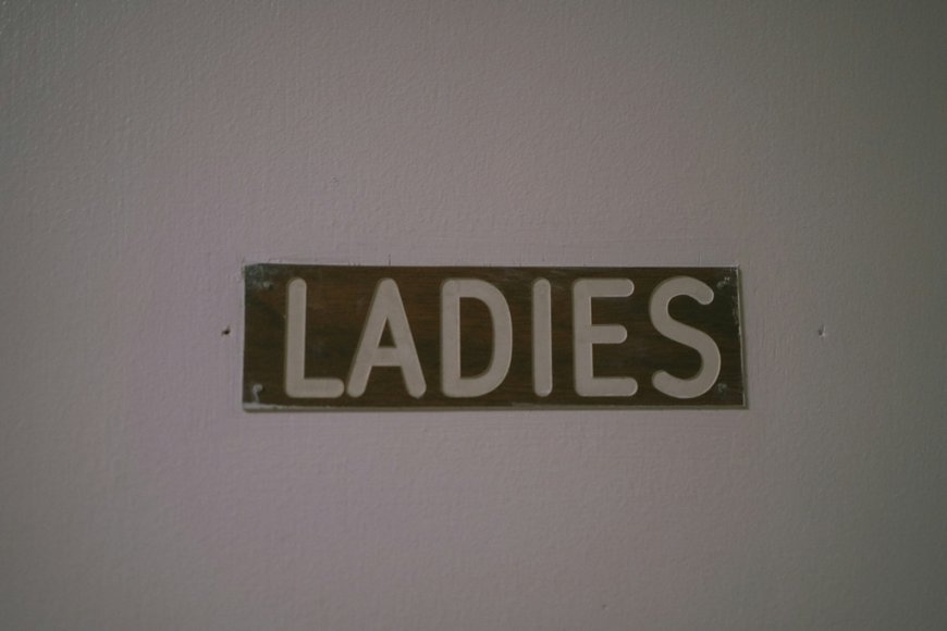 Τρανς και τουαλέτες: Απορρίφθηκε αγωγή εργαζόμενης στη Βρετανία