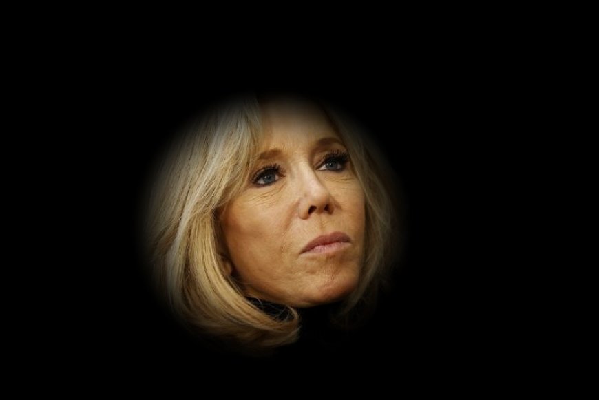 Μπριζίτ Μακρόν για φεμινίστριες: Έξαλλοι στη Γαλλία με το σχόλιό της έξω από θέατρο