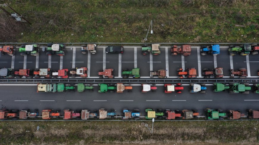Αγρότες – Αβραμόπουλος: “Όχι επίδειξη ισχύος – Διάλογος και λύσεις για αποκατάσταση εμπιστοσύνης”