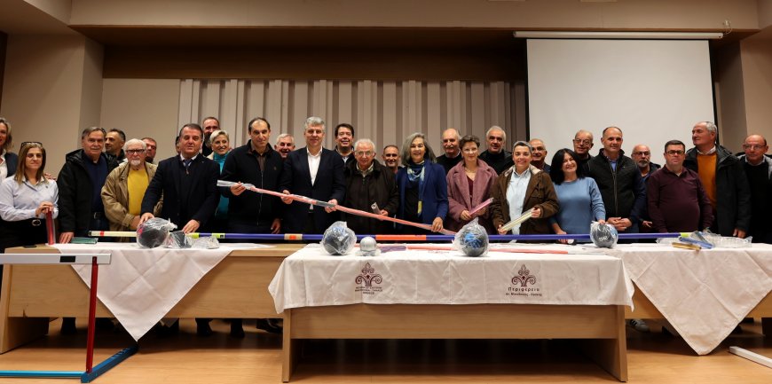 Παρουσία της Σ. Σακοράφα η Περιφέρεια Ανατολικής Μακεδονίας και Θράκης παρέδωσε εξοπλισμό σε σωματεία-μέλη του ΣΕΓΑΣ