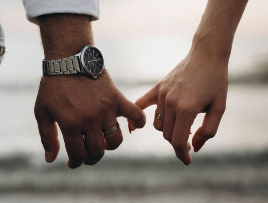 Πρόταση γάμου: Κινέζος έφτιαξε Παρθενώνα με Καρυάτιδες Hello Kitty για να ζητήσει το χέρι της αγαπημένης του