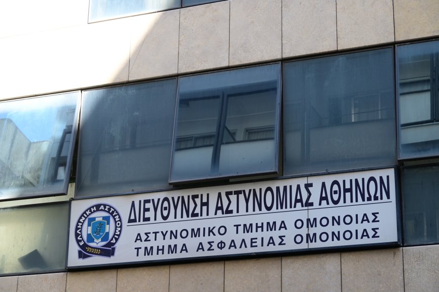 «Ελληνοποίηση» παράτυπων μεταναστών στην Ομόνοια