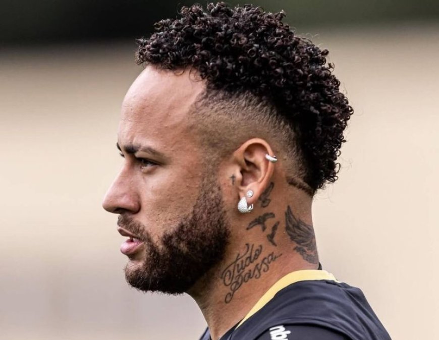 Νεϊμάρ Νέα Υόρκη: Με ροζ μπαλακλάβα μεταμφιέστηκε ο Βραζιλιάνος σούπερ σταρ