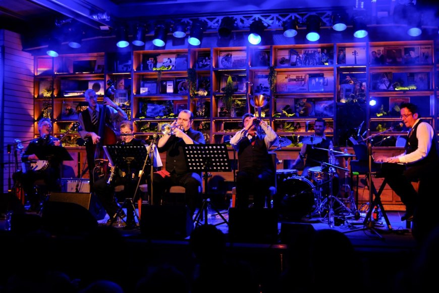 Χριστουγεννιάτικη Αθήνα: Μουσική, πάρτι και δράσεις σε κάθε γειτονιά