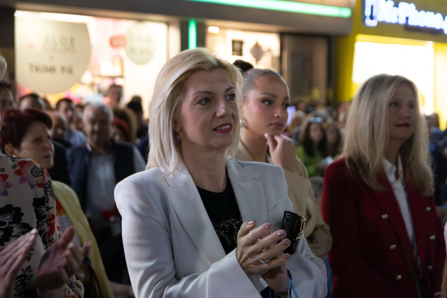 Εορταστικό ωράριο από σήμερα στην αγορά της Κομοτηνής