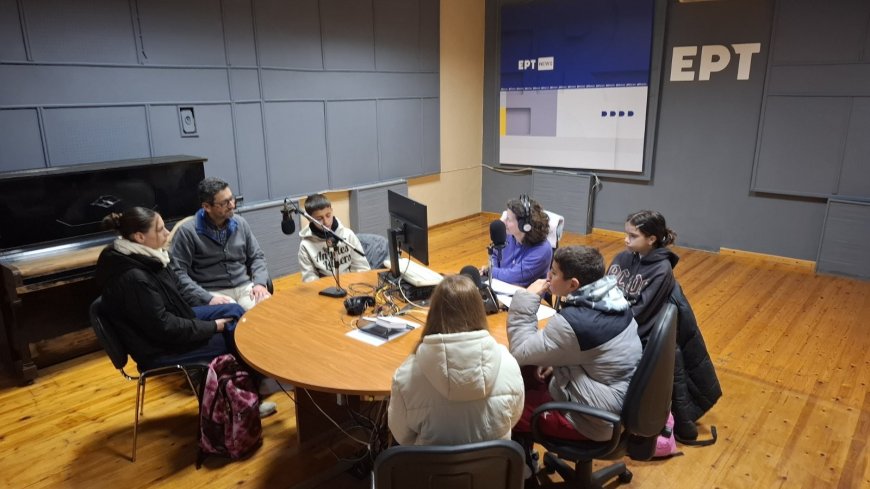 Η Γ1 Τάξη του 4ου Γυμνασίου Κομοτηνής στο ραδιοθάλαμο της ΕΡΤ Κομοτηνής