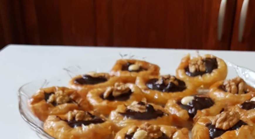 Σιροπιασμένες και τραγανές φωλίτσες γεμάτες σοκολάτα!!!