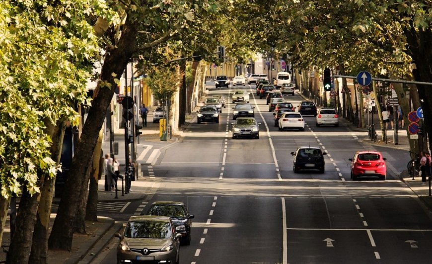 Δήμος Αθηναίων: Ξεκινά η επιστροφή πινακίδων ενόψει Χριστουγέννων