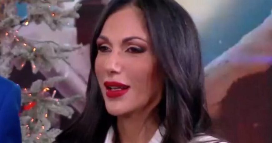 Συγκινημένη η Ανθή Βούλγαρη στον αέρα με τη μαντινάδα για τον γιο της
