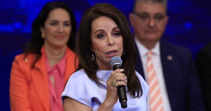 Βούλα Πατουλίδου – Ραγίζει καρδιές η ανάρτηση για τα πρώτα Χριστούγεννα χωρίς τον σύζυγό της: «Όση χρυσόσκονη κι αν ρίξεις, η απουσία κάθεται εκεί»