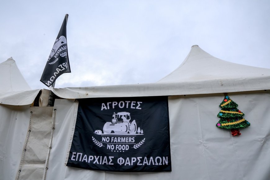 Μπλόκα αγροτών Χριστούγεννα: Συνεχίζονται οι κινητοποιήσεις με ανοιχτούς δρόμους