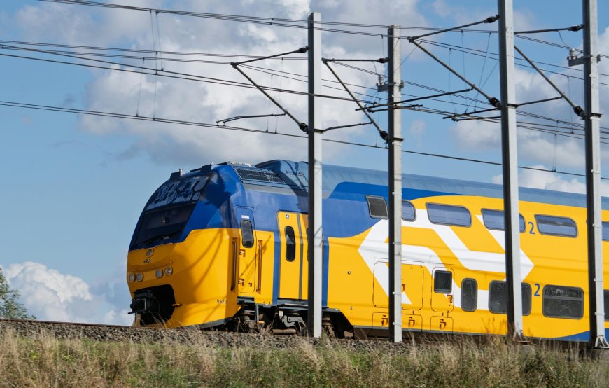 Κάρτα Hellenic Train για τα Χριστούγεννα: Οργισμένη αντίδραση Πλακιά