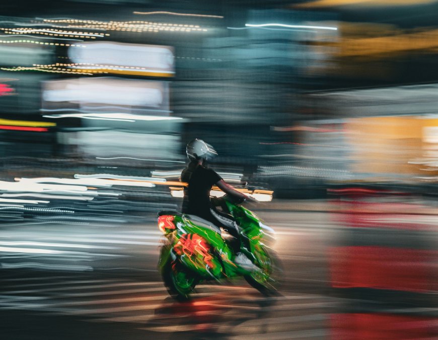 Τροχαίο Χαλάνδρι: Μηχανή συγκρούστηκε με ΙΧ, ένας νεκρός