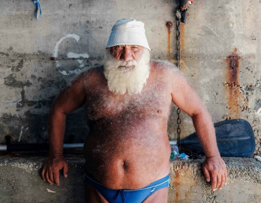 Χριστούγεννα στα παγωμένα νερά: Το τολμηρό έθιμο των χειμερινών κολυμβητών στη λίμνη Όρανκε