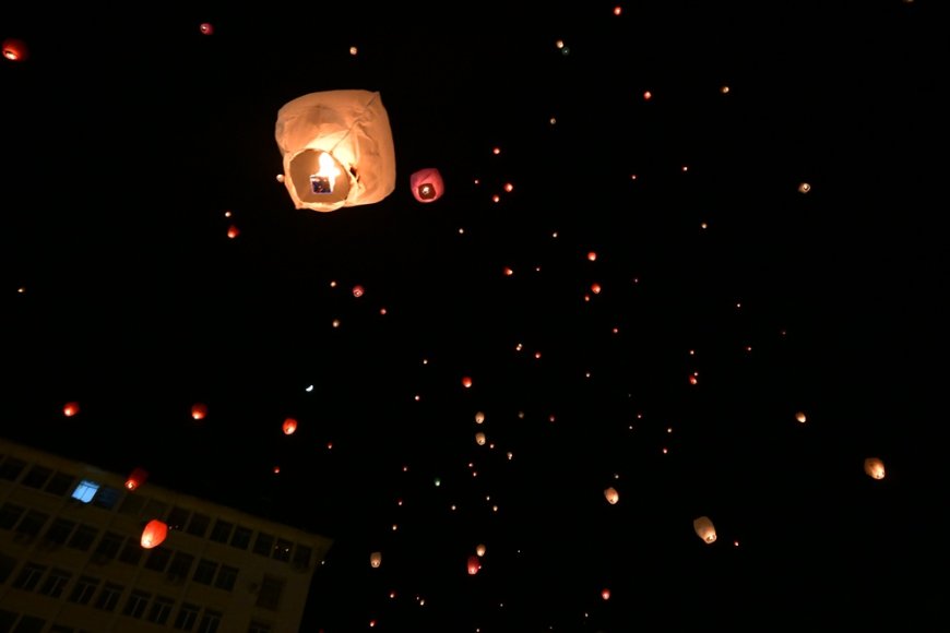 Νύχτα των Ευχών 2025: Μαγικές εικόνες στην Αθήνα